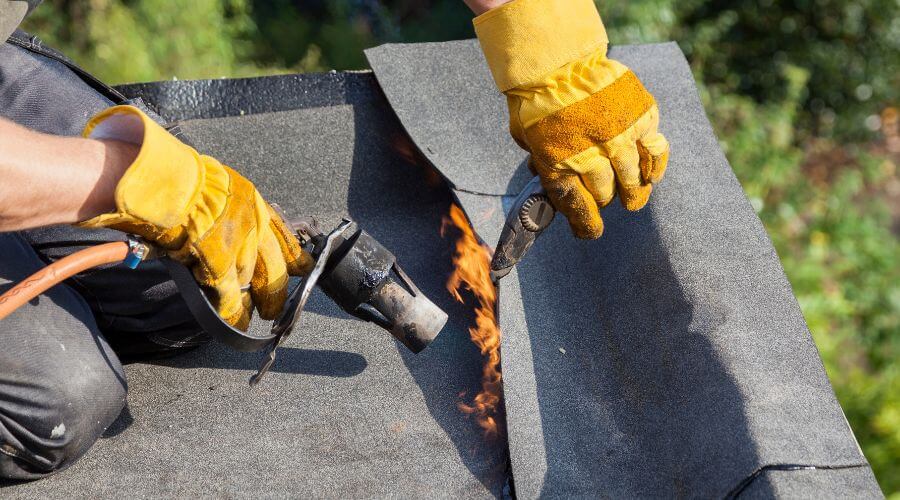 Professional gutter cleaning in Veneta, OR